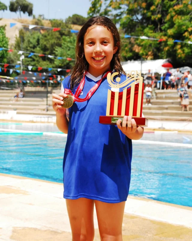 Avui volem felicitar a la Paula Martínez d’EP 3 que s’ha proclamat 🏆Campiona de Catalunya de Waterpolo 🏆en la categoria Benjamí amb l’Equip UE Horta.
Moltes Felicitats Paula, campiona!!! 🤽‍♀️

#campiona #uehorta #uehortawaterpolo #ich #somescola